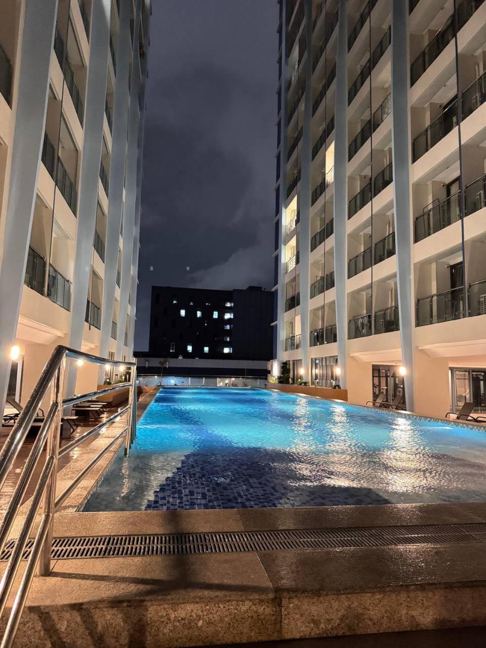 L Condotel Paranaque City Eksteriør billede