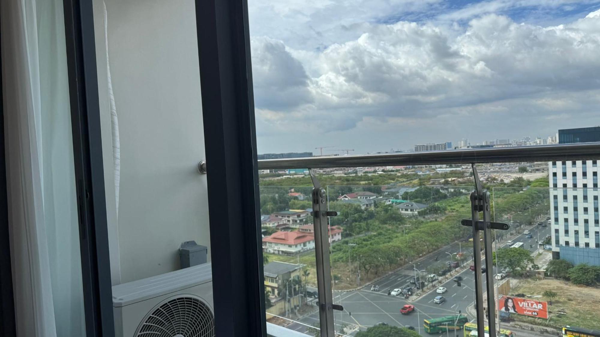 L Condotel Paranaque City Eksteriør billede