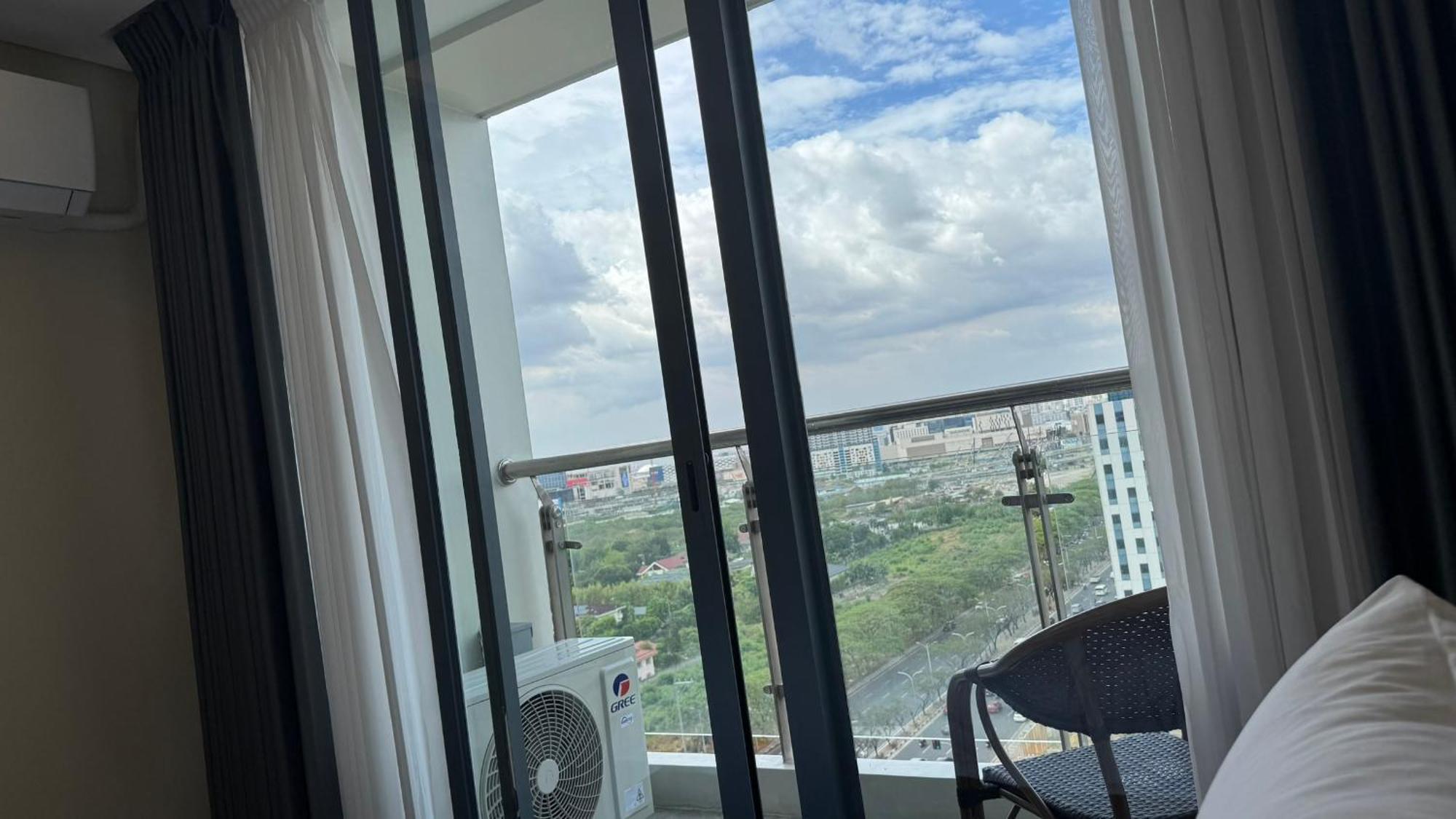 L Condotel Paranaque City Eksteriør billede